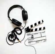 headphones-4223911_640.resized.jpg